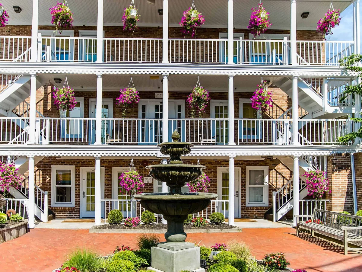 Danfords hotel courtyard
